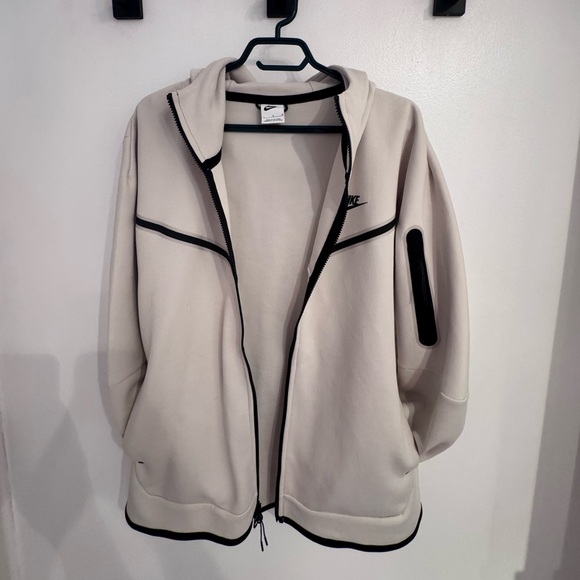 worn only once, like new!! I don't wear it anymore!! - Picture 3 of 4